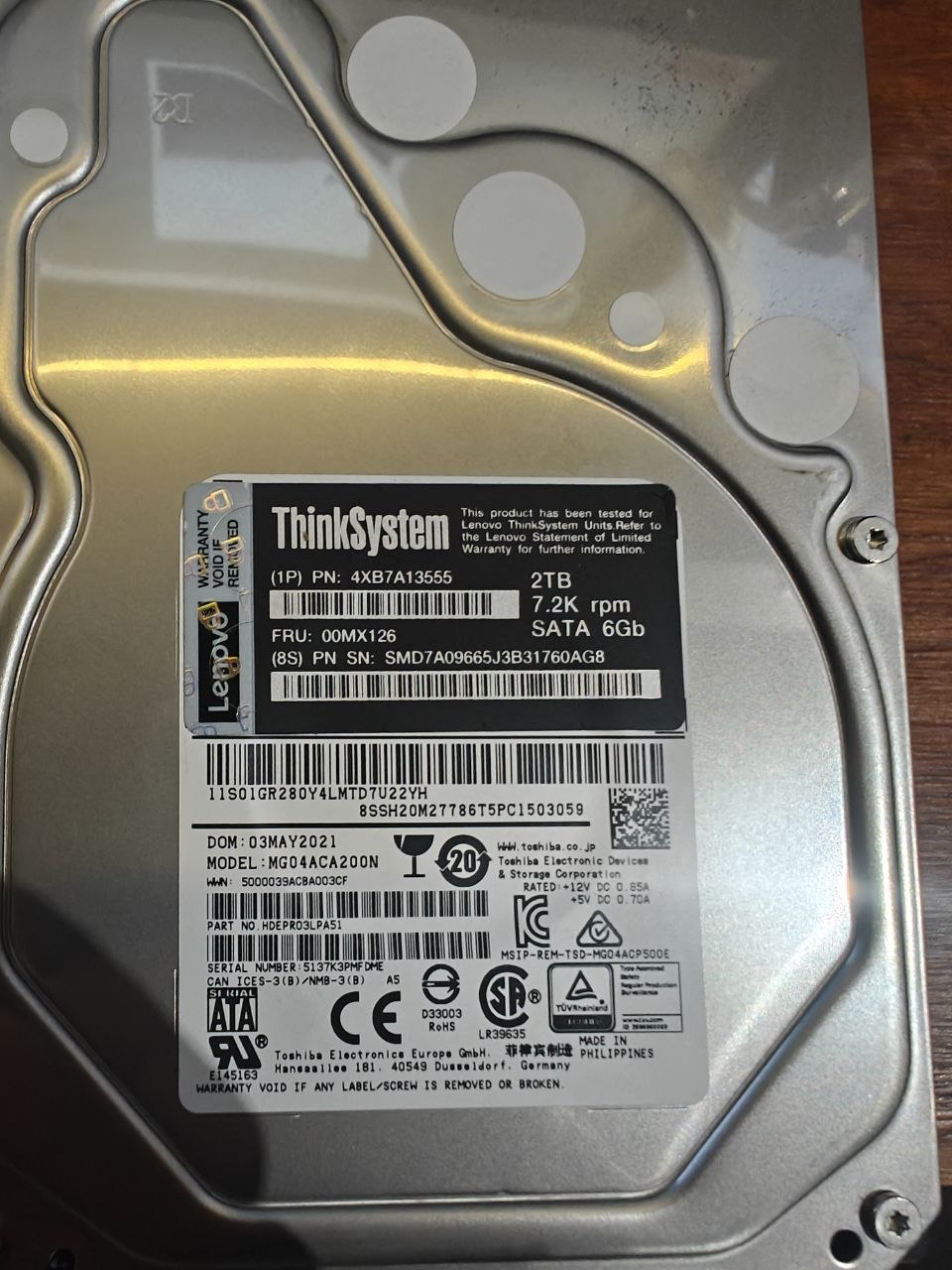 Lenovo ThinkSystem 2TB 7.2K SATA 6Gb 3.5" Enterprise Hard Drive — Toshiba MG04ACA200N (4XB7A13555 / FRU 00MX126)