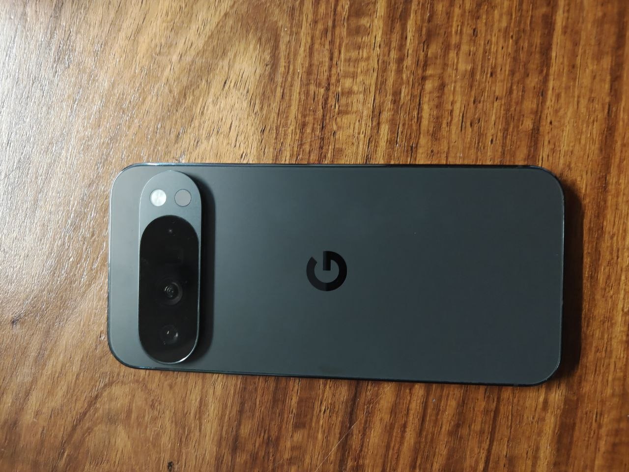 Google Pixel 10 Pro XL 256GB used - rear camera bar